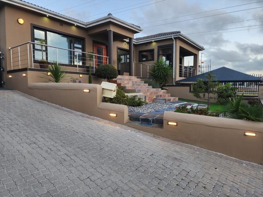 4 Bedroom Property for Sale in Jakarandas Western Cape